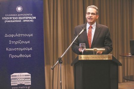 Ενας άνθρωπος που δύσκολα περνά απαρατήρητος