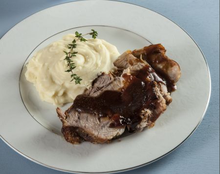 Καραμελωμένο χοιρινό μπούτι με πουρέ πατάτας