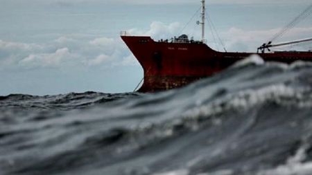 Ακυβέρνητο φορτηγό πλοίο πλέει μεταξύ Καλύμνου-Αστυπάλαιας