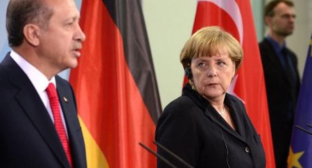 Μέρκελ βλέπει Ερντογάν στην Τουρκία μετά το «χαστούκι» της Bundestag για τη συμφωνία με Λιβύη