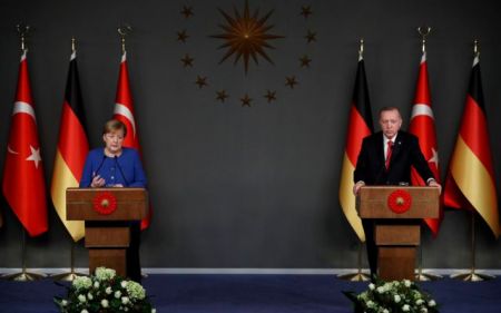 Ερντογάν σε Μέρκελ: Η Τουρκία δεν εγκαταλείπει τον Σάρατζ – Τον στηρίζουμε με όλους τους τρόπους