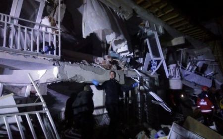 Τουρκία: Δεκάδες νεκροί και τραυματίες από τον σεισμό 6,8 Ρίχτερ