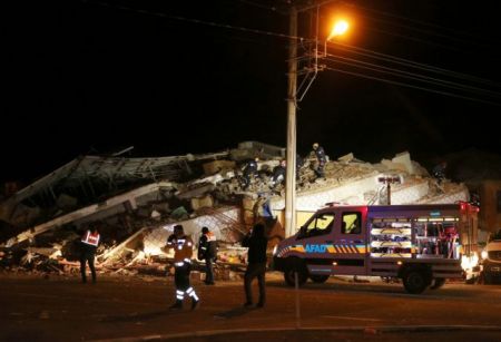 Σεισμός στην Τουρκία: Η Ελλάδα έτοιμη για αποστολή βοήθειας