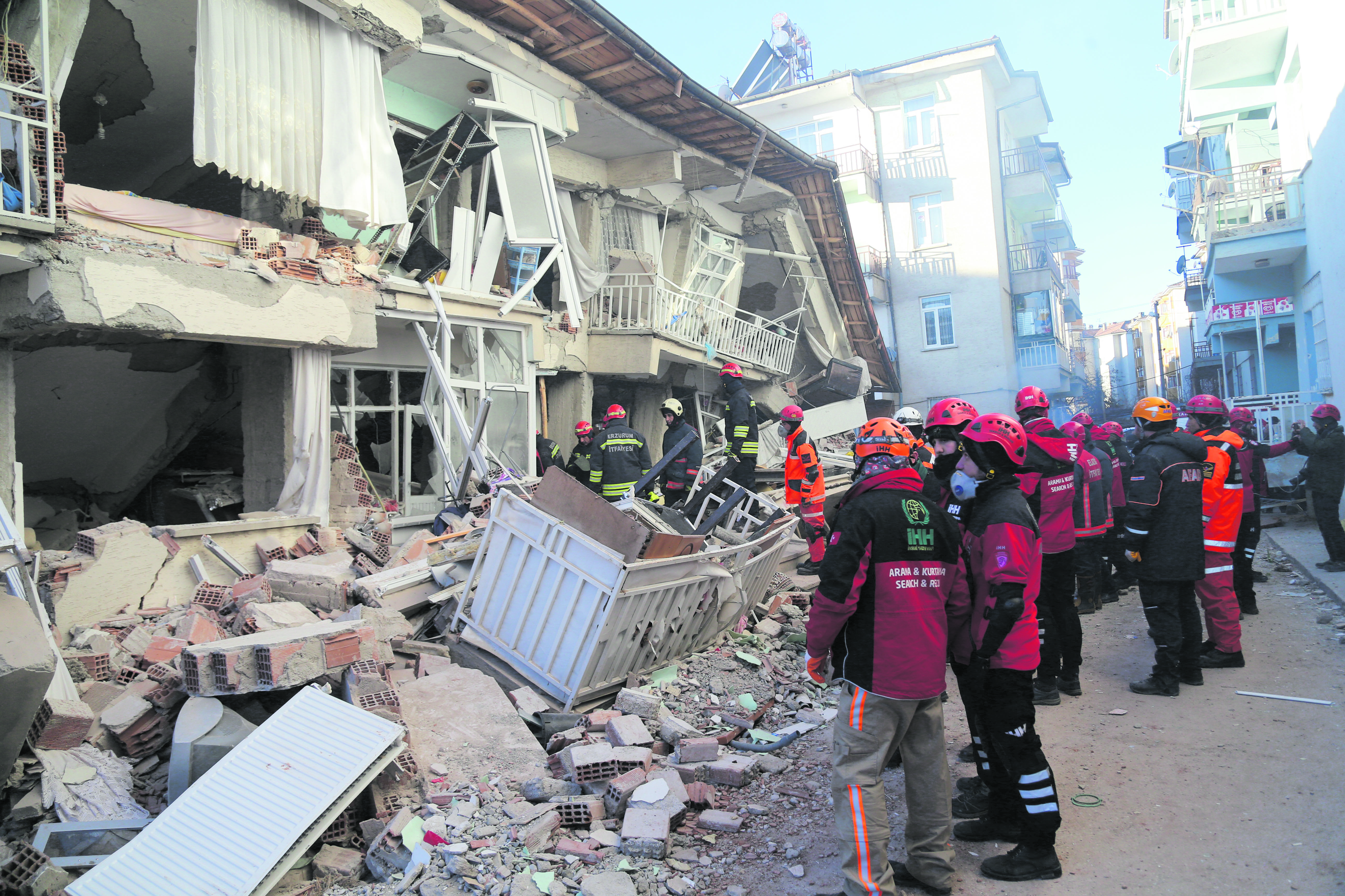 Η Τουρκία μετρά τις πληγές της από τον καταστροφικό σεισμό