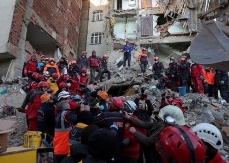 Τουρκία: Εξακολουθεί η «μάχη» για τον εντοπισμό επιζώντων – στους 31 οι νεκροί