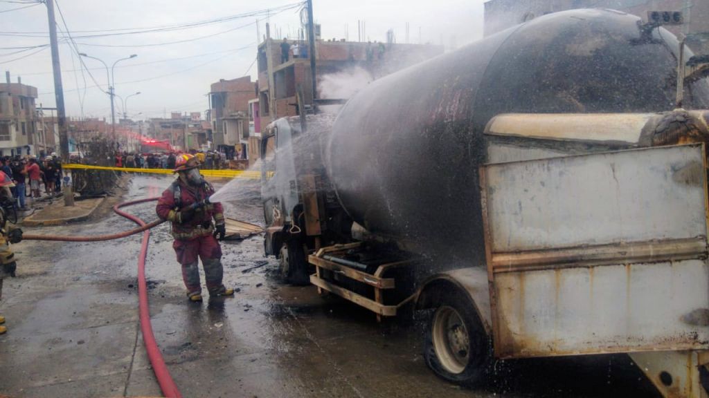 Περού: Εκρηξη βυτιοφόρου με αέριο – 13 νεκροί [Εικόνες]