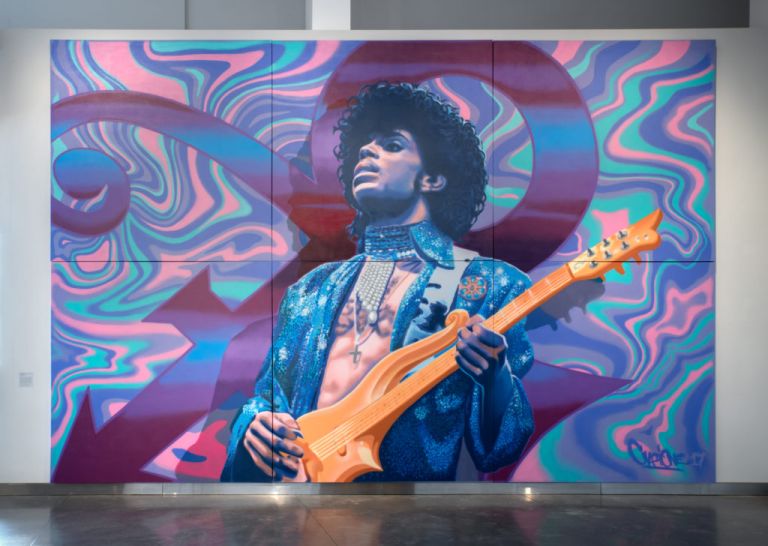 Γιγαντιαία τοιχογραφία του Prince στο αεροδρόμιο της Μινεσότα | tovima.gr