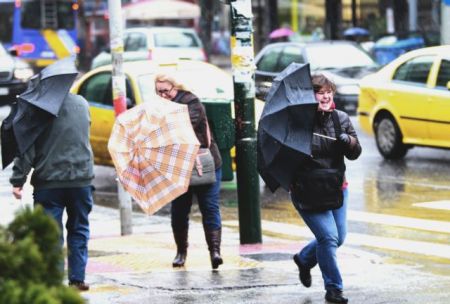 Καιρός: Βροχές και ισχυροί άνεμοι – δείτε αναλυτικά την πρόγνωση