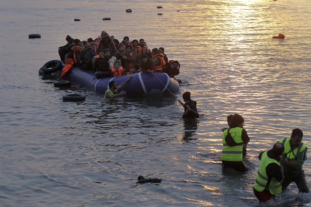 Πέτσας: «Ναι» στα πλωτά φράγματα για την ανακοπή των μεταναστευτικών ροών