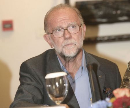 Πέθανε ο Γιάννης Τσεκλένης