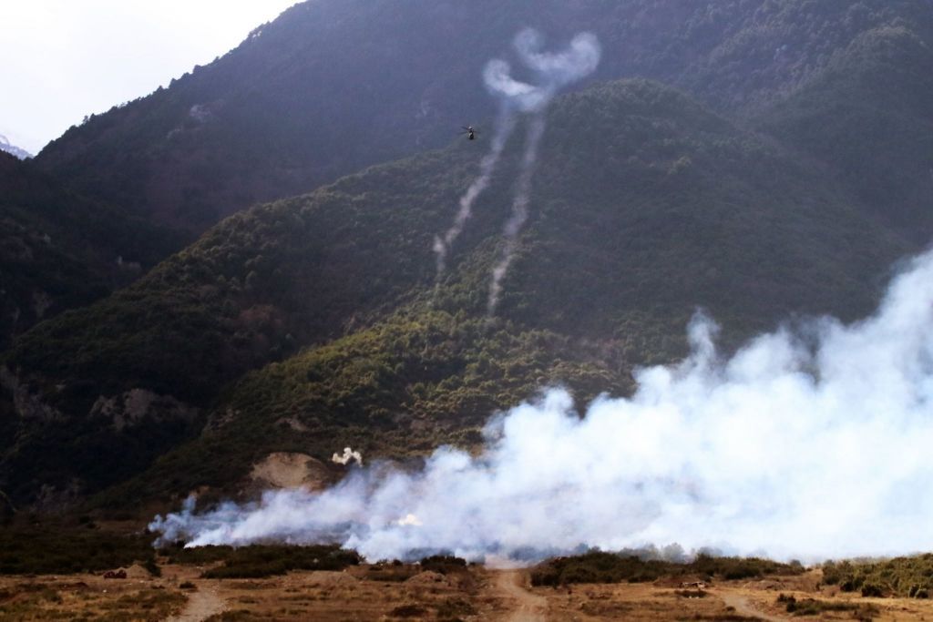 Οι πρώτες βολές των ελικοπτέρων OH-58 Kiowa Warrior παρουσία του Αρχηγού ΓΕΣ