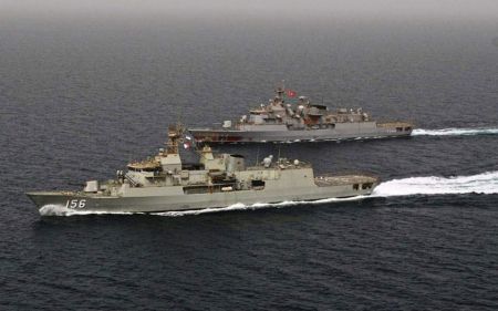 Λιβύη: Τουρκική φρεγάτα συνόδευσε φορτηγό πλοίο με στρατιωτικά οχήματα