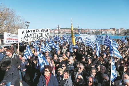 Πυρετός στα νησιά για τα κλειστά κέντρα