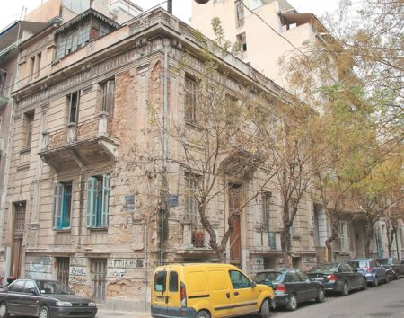 Αγώνας δρόμου για τη «βόμβα» των διατηρητέων