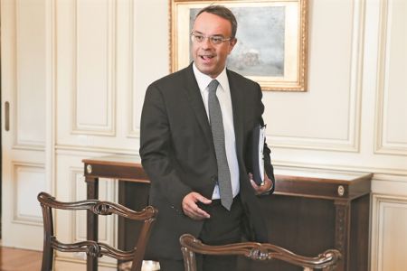 Λιγότεροι φόροι, περισσότερα όπλα…