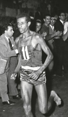 Ο ξυπόλυτος μαραθωνοδρόμος που ντύθηκε την αθανασία