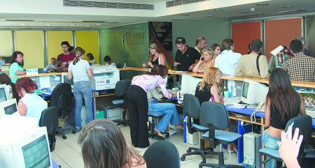 Ποιοι βγαίνουν κερδισμένοι από την αύξηση στον κατώτατο μισθό