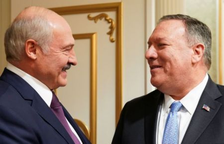 Στη Λευκορωσία ο Πομπέο – Τετ α τετ με Λουκασένκο – Προς αποκατάσταση οι διμερείς σχέσεις