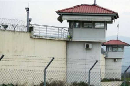 Έριξαν με drone ναρκωτικά και κινητά στις φυλακές Τρικάλων