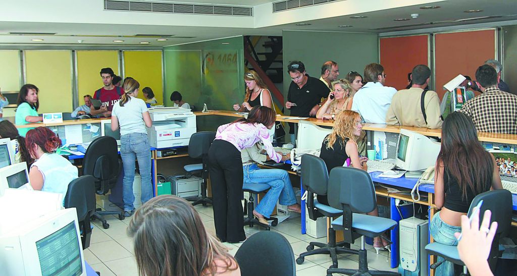 Ποιοι βγαίνουν κερδισμένοι από την αύξηση στον κατώτατο μισθό