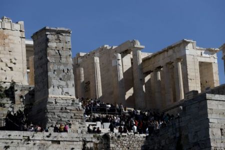 Η ελεύθερη είσοδος προκάλεσε κοσμοσυρροή στην Ακρόπολη [Εικόνες]