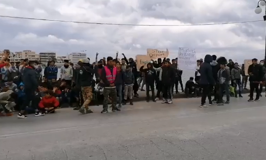 Μυτιλήνη: Χημικά στην πορεία προσφύγων