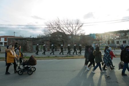 Σε κλοιό ασφαλείας η Μόρια – Σε επιφυλακή ΕΛ.ΑΣ. και Λιμενικό Σώμα