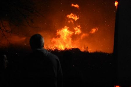 Μεγάλη φωτιά στην Αργολίδα -Τραυματίστηκε πυροσβέστης