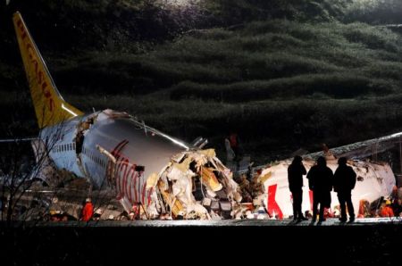 Τουρκία: Τουλάχιστον 52 τραυματίες από ανώμαλη προσγείωση αεροπλάνου που κόπηκε στα τρία
