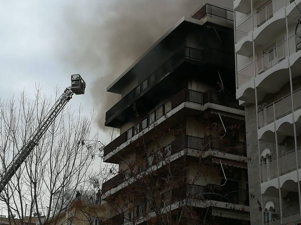 Παλαιό Φάληρο: Μεγάλη πυρκαγιά σε διαμέρισμα – απεγκλωβίστηκαν δύο γυναίκες