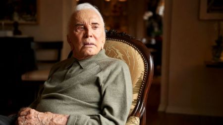 Πέθανε στα 103 του ο θρυλικός  Κερκ Ντάγκλας