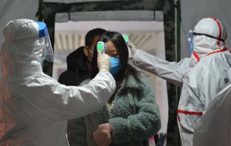 Πρύτανης ΕΚΠΑ: Όλα όσα πρέπει να ξέρουμε για τον κορωνοϊό – Πώς μεταδίδεται, πώς εκδηλώνεται