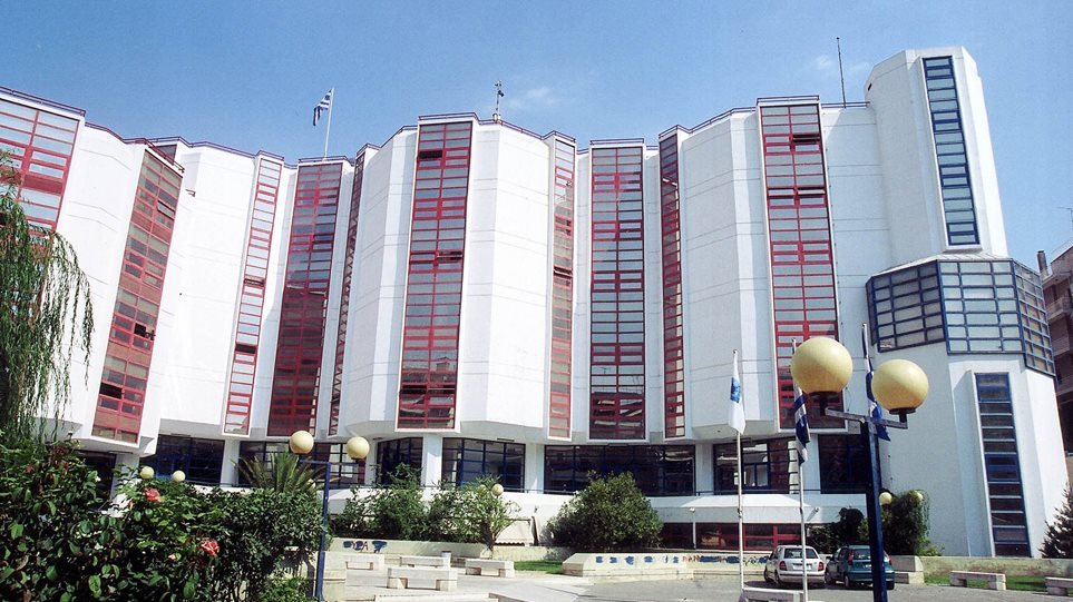 Εισβολή αγνώστων στο Πανεπιστήμιο Πειραιά – Κατέστρεψαν τα γραφεία της ΔΑΠ
