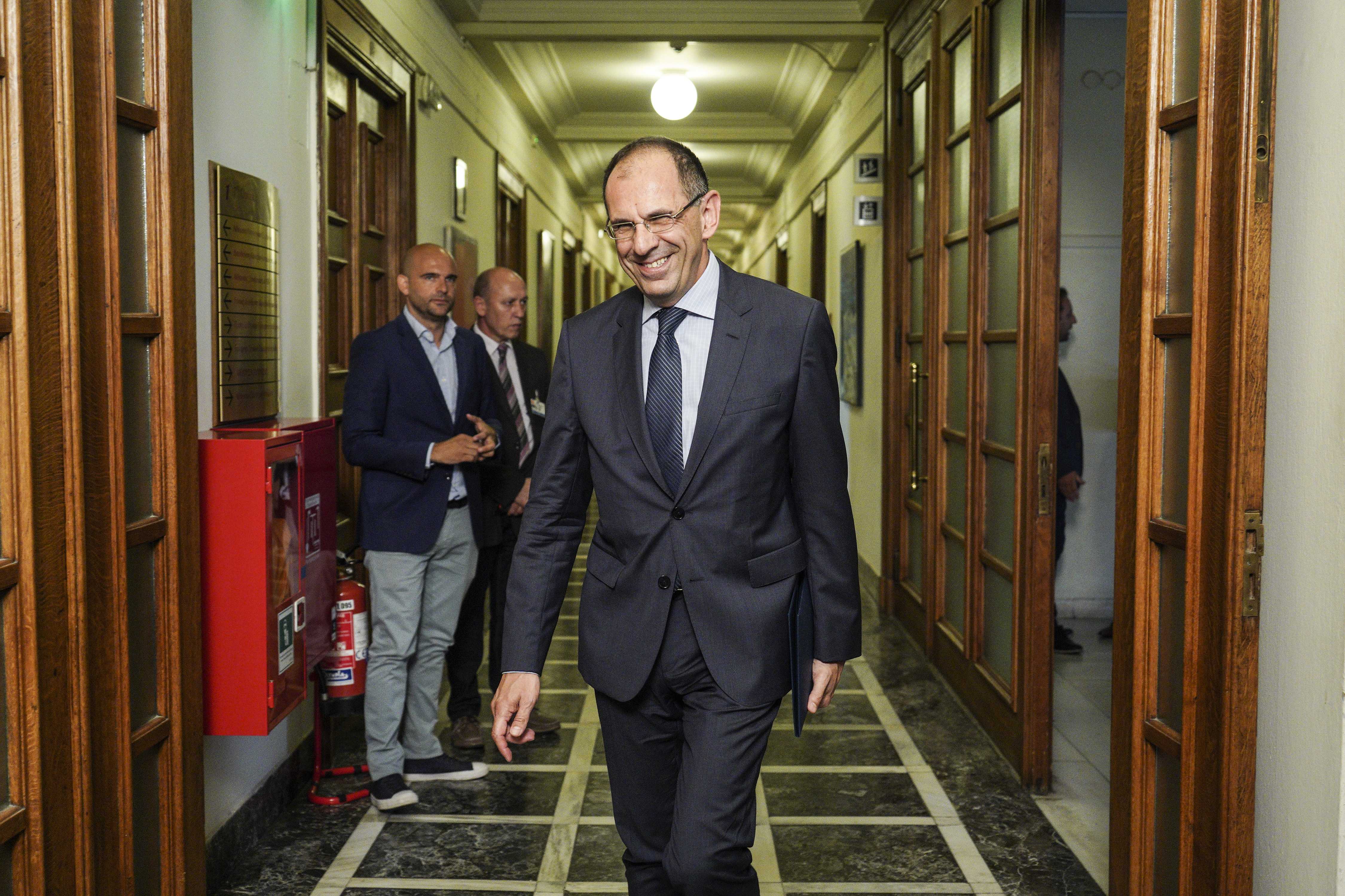 Την ημέρα που η κυβέρνηση κατήργησε τον… Μαυρογιαλούρο