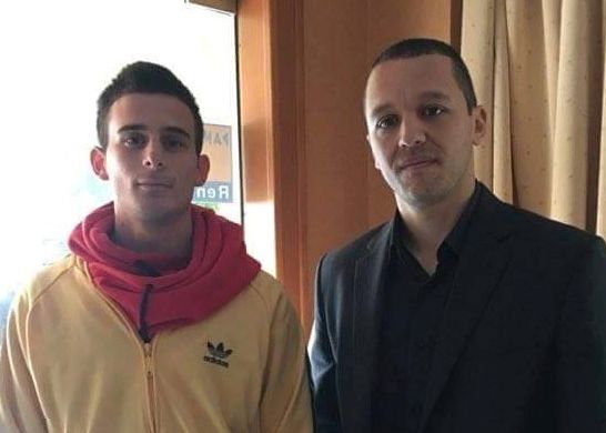 Οι χρυσαυγίτες «φόρεσαν» ξανά τη… μάσκα των αγανακτισμένων