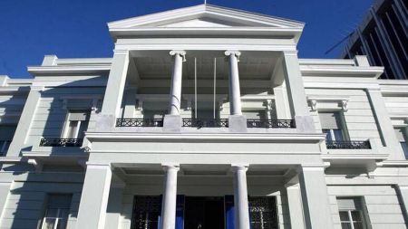 Κορωνοϊός: Ευχαρίστησε Βρετανία και Ιταλία το ΥΠΕΞ για τους δύο Έλληνες