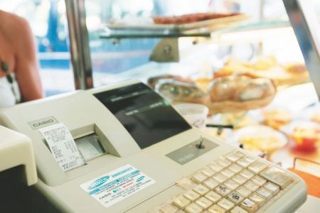 Αποδείξεις: Πως θα γίνεται ο έλεγχος μετά τη διασύνδεση των ταμειακών με το Taxis