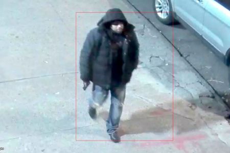 ΗΠΑ: Ένοπλος άνοιξε πυρ μέσα στο αστυνομικό τμήμα του Μπρονξ