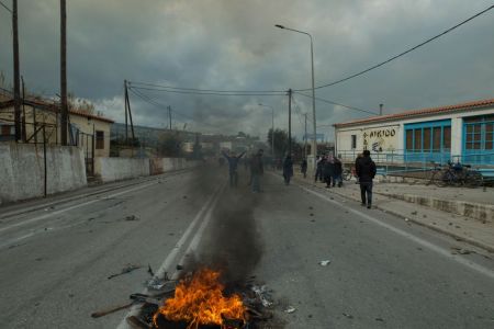 Guardian για Προσφυγικό: Πυριτιδαποθήκη έτοιμη να εκραγεί η Λέσβος