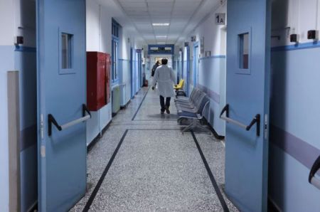 Επαναπατρίστηκαν δύο Έλληνες από την Ουχάν