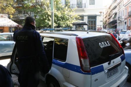 Αστυνομική επιχείρηση για ναρκωτικά με προσαγωγές και συλλήψεις στα Εξάρχεια