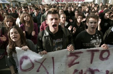 Μαθητικό συλλαλητήριο: «Όχι» στην εξίσωση των πτυχίων κολεγίων -ΑΕΙ