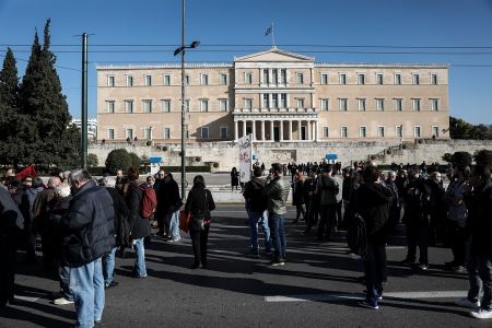 Μία (δυστυχώς) μείζων μεταρρύθμιση για τις πορείες και τις διαδηλώσεις