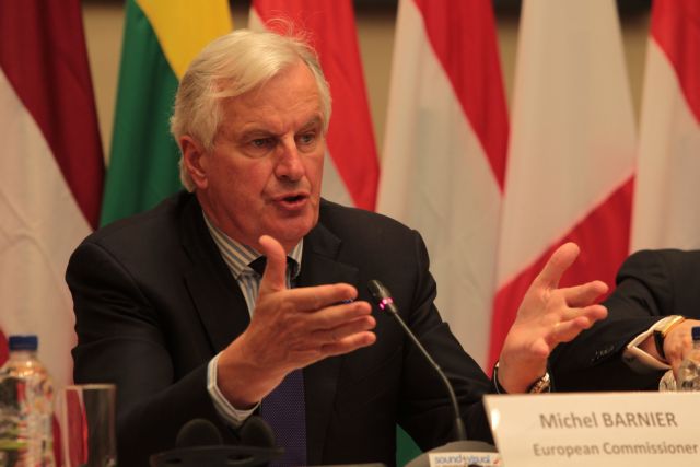 Ο Μπαρνιέ προειδοποιεί για τις βρετανικές χρηματοπιστωτικές υπηρεσίες στην ΕΕ