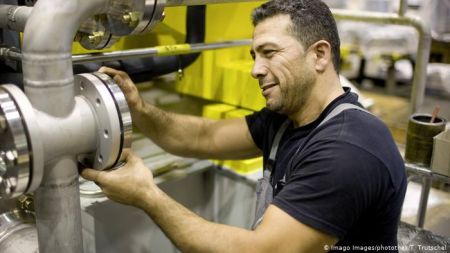 Πώς «ενσωματώνεται» ένας μετανάστης στην κοινωνία;