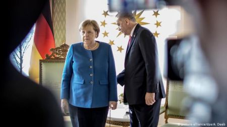 Νομιμοποιεί η Γερμανία εγκλήματα πολέμου του Ερντογάν;