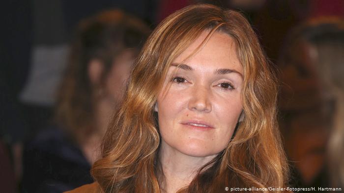 Μια νέα, ωραία και καλοπροαίρετη πράκτορας…