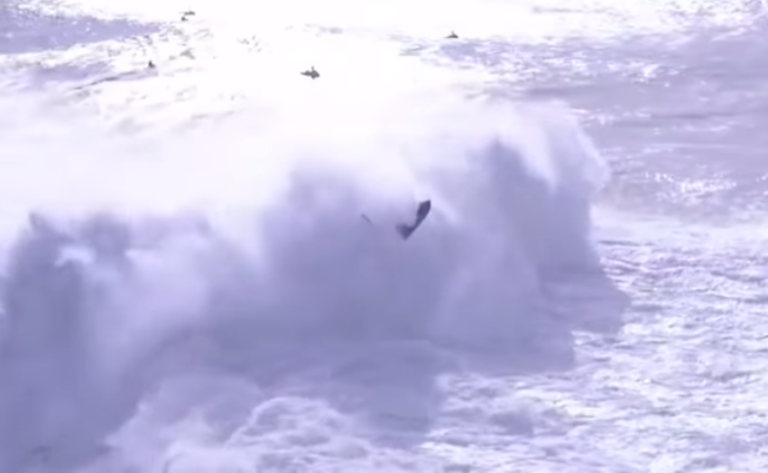 Βίντεο που κόβει την ανάσα: Τεράστιο κύμα «καταπίνει» σέρφερ