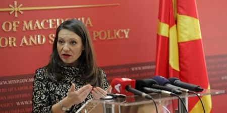 Βόρεια Μακεδονία: Ο Σπάσοφσκι ζητά την αποπομπή της υπουργού για την πινακίδα