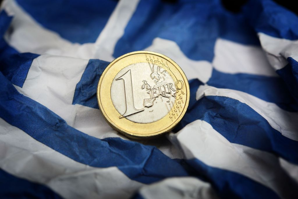 Bloomberg: Δεν αποκλείεται το κόστος δανεισμού της Ελλάδας να υποχωρήσει σε αρνητικά επίπεδα
